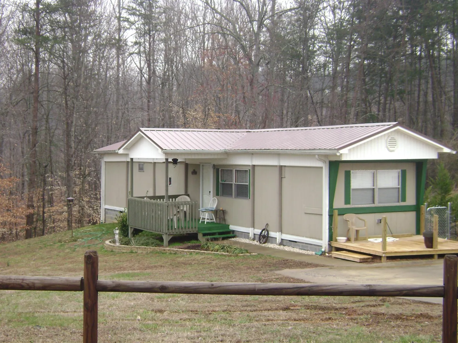 Mauve metal roof on a manufactured home with a new front deck in Chataignier